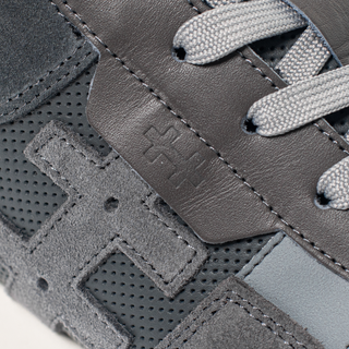Road Runner Dark Ice Grey